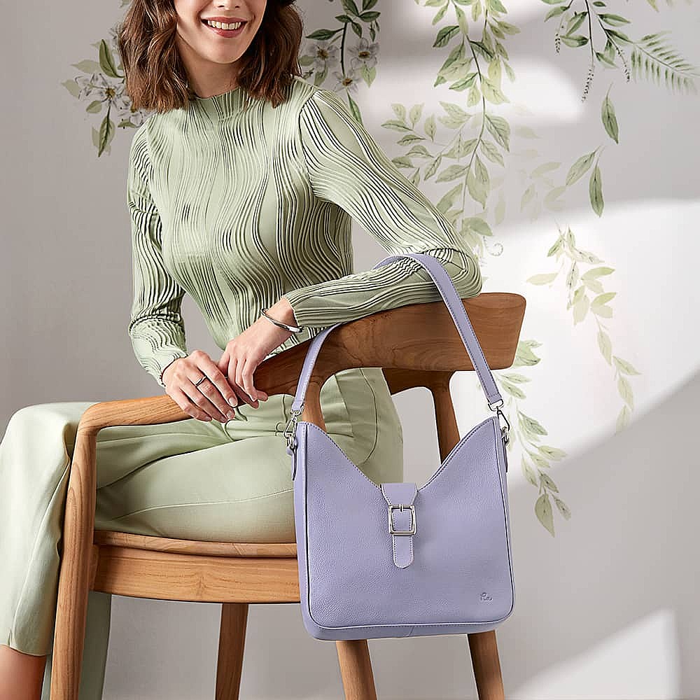 Sac en Cuir Lilas En Avance sur son Temps