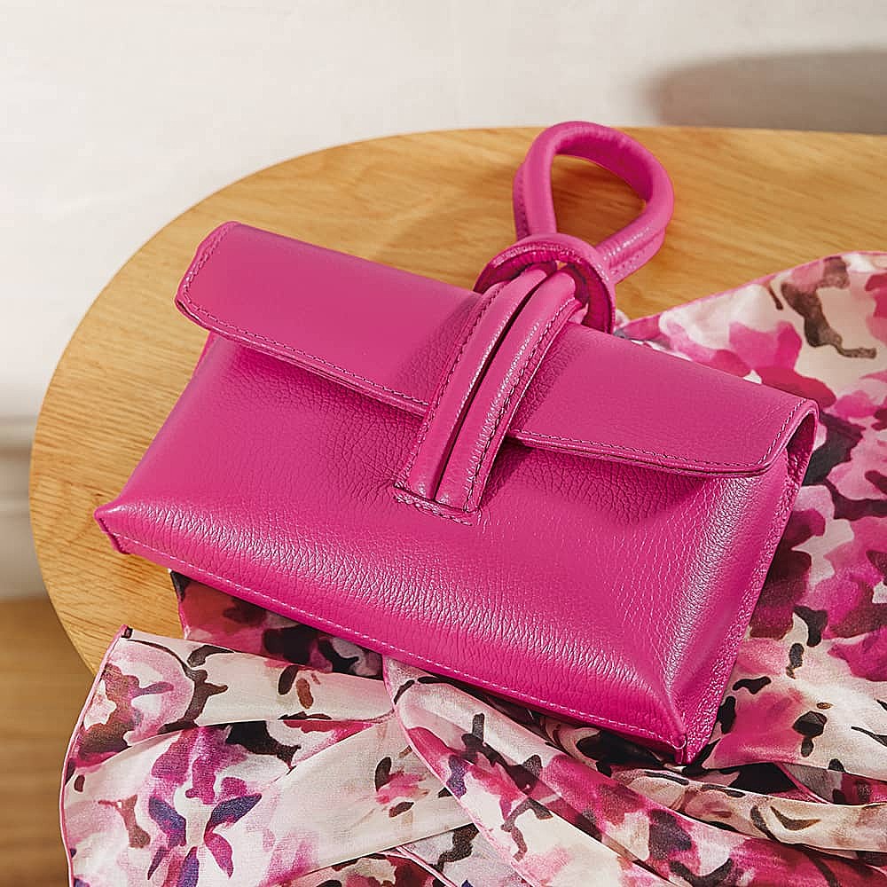 Pochette en Cuir Fuchsia Dans la Boucle